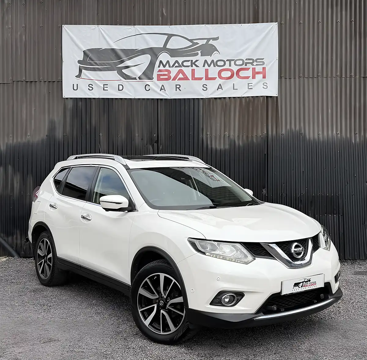 Used 2015 Nissan X-Trail Tekna White - Front View
