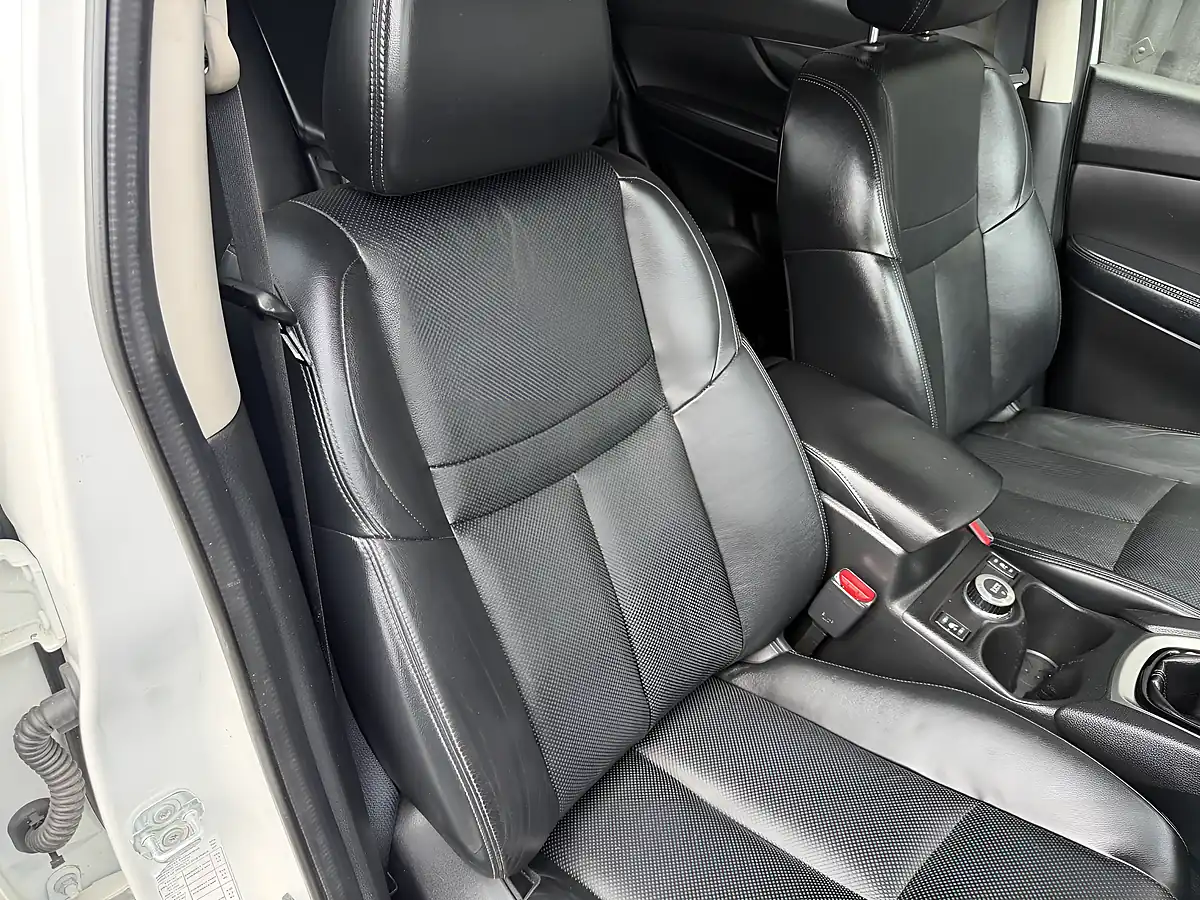 Used 2015 Nissan X-Trail Tekna White - Interior and Exterior details 12