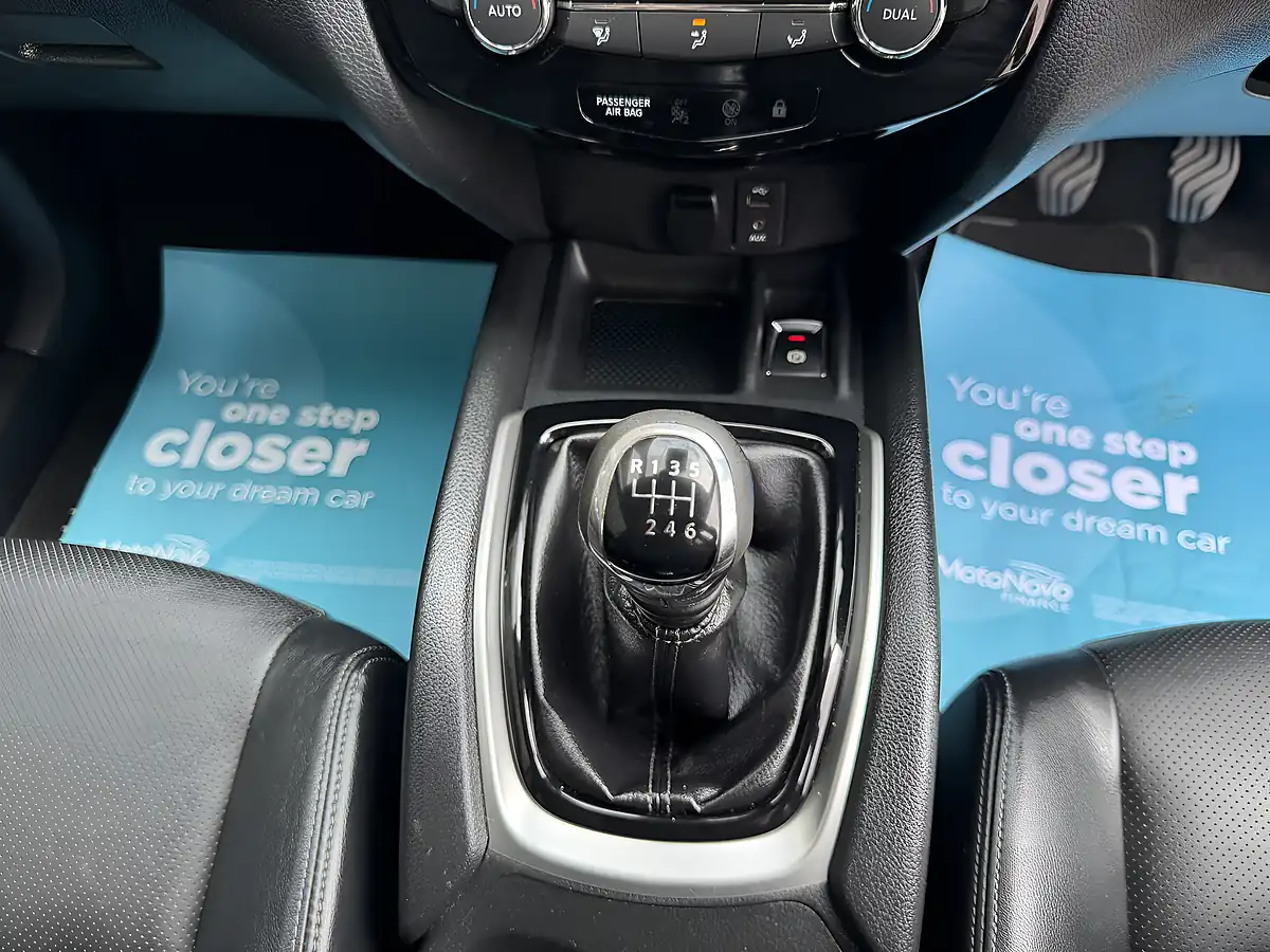 Used 2015 Nissan X-Trail Tekna White - Interior and Exterior details 16