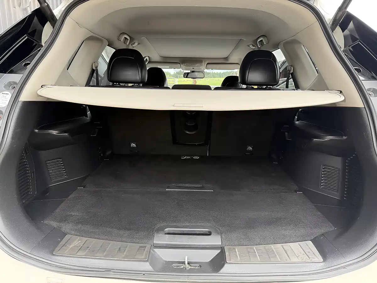 Used 2015 Nissan X-Trail Tekna White - Interior and Exterior details 19