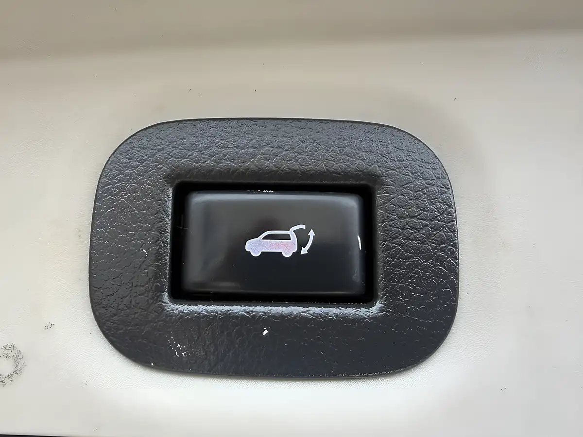 Used 2015 Nissan X-Trail Tekna White - Interior and Exterior details 20
