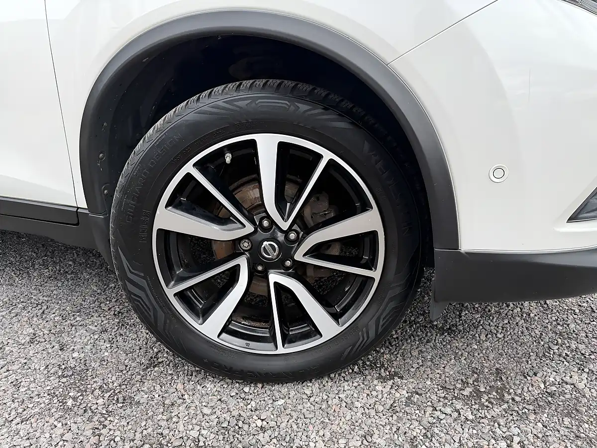 Used 2015 Nissan X-Trail Tekna White - Interior and Exterior details 3