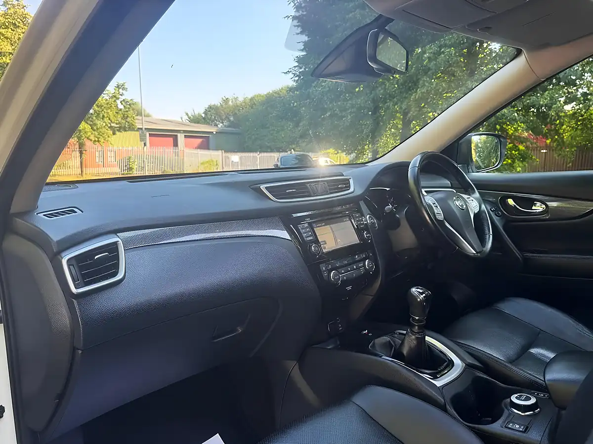 Used 2015 Nissan X-Trail Tekna White - Interior and Exterior details 14