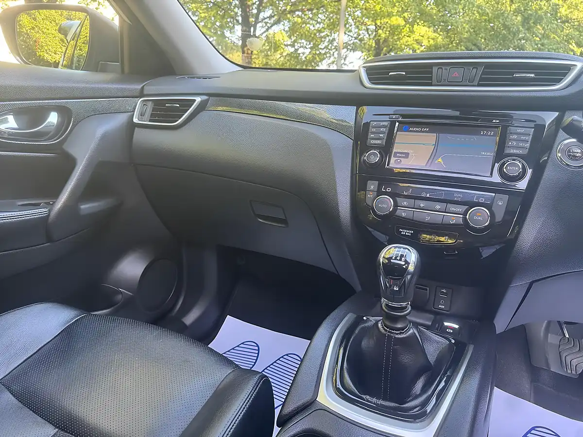 Used 2015 Nissan X-Trail Tekna White - Interior and Exterior details 15