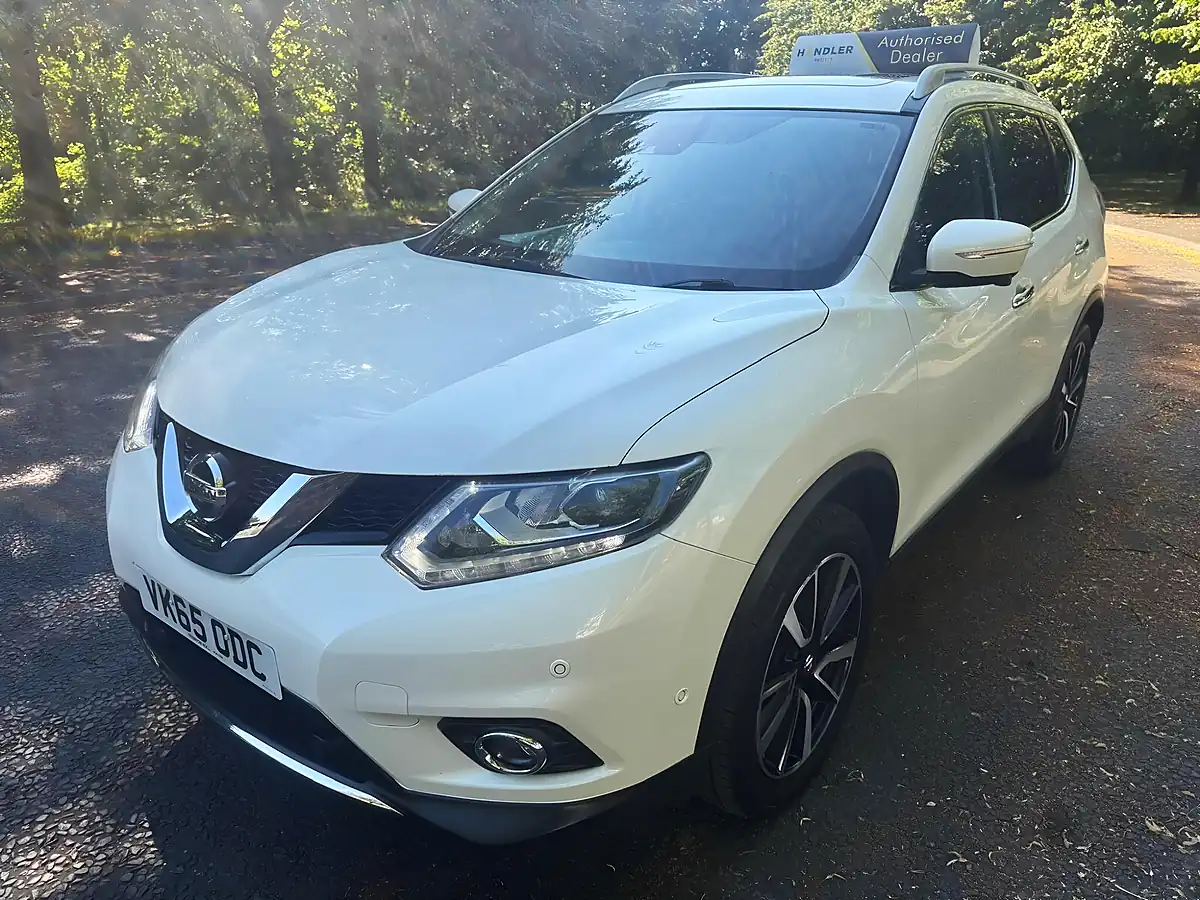 Used 2015 Nissan X-Trail Tekna White - Interior and Exterior details 4