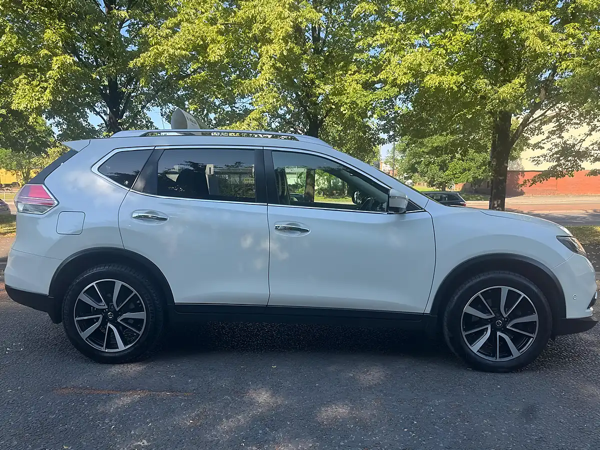 Used 2015 Nissan X-Trail Tekna White - Interior and Exterior details 9