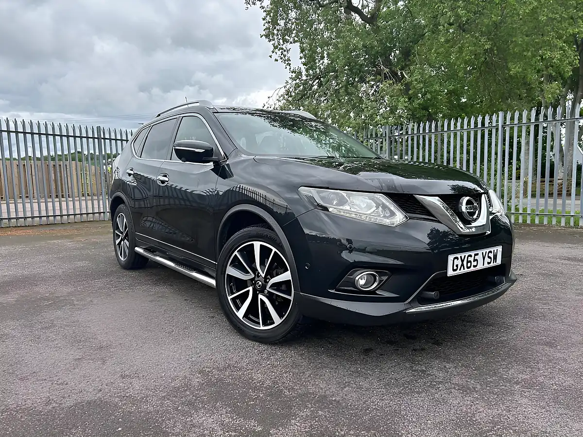 Used 2015 Nissan X-Trail Tekna Xtron Black - Front View