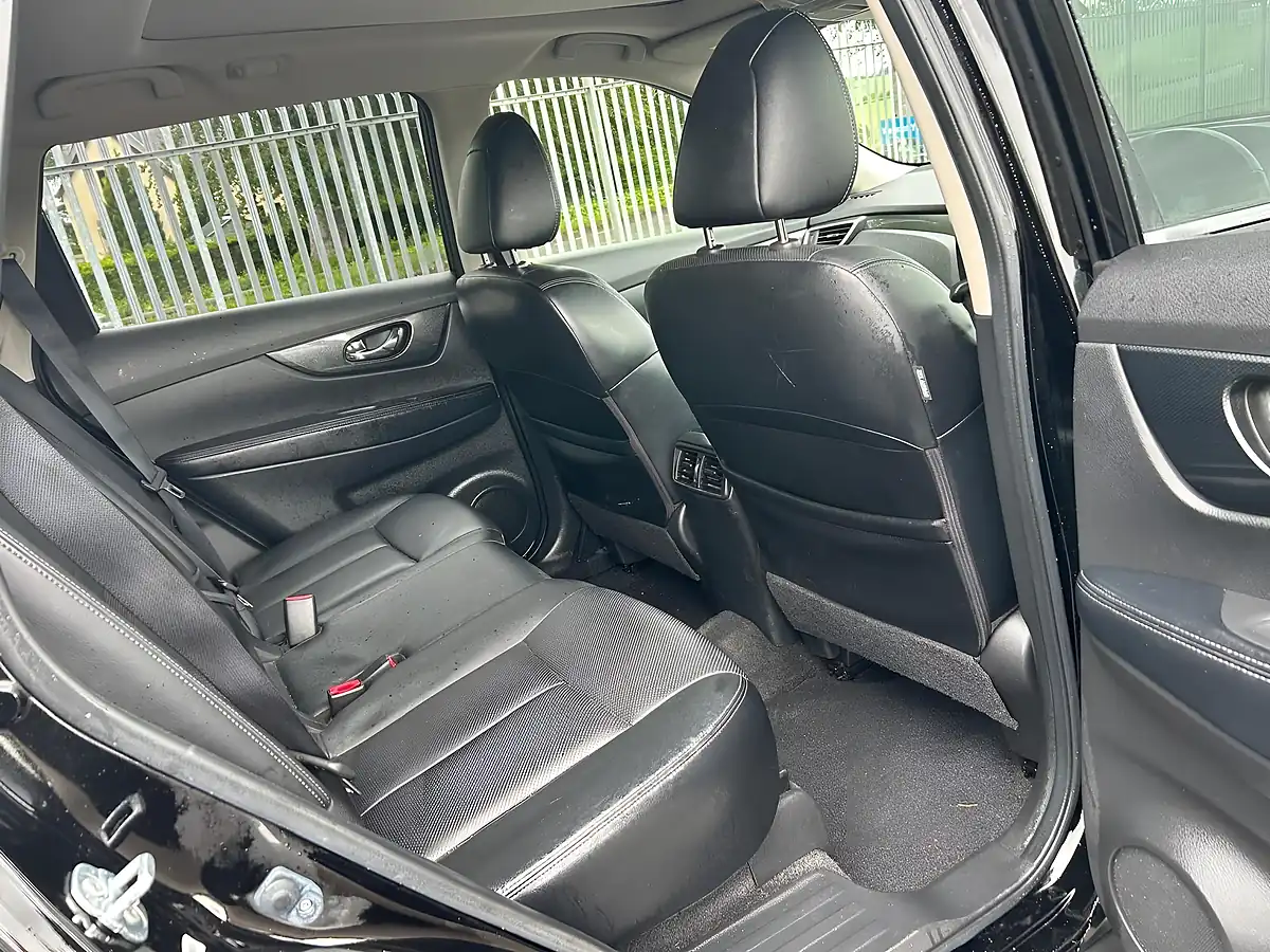Used 2015 Nissan X-Trail Tekna Xtron Black - Interior and Exterior details 9