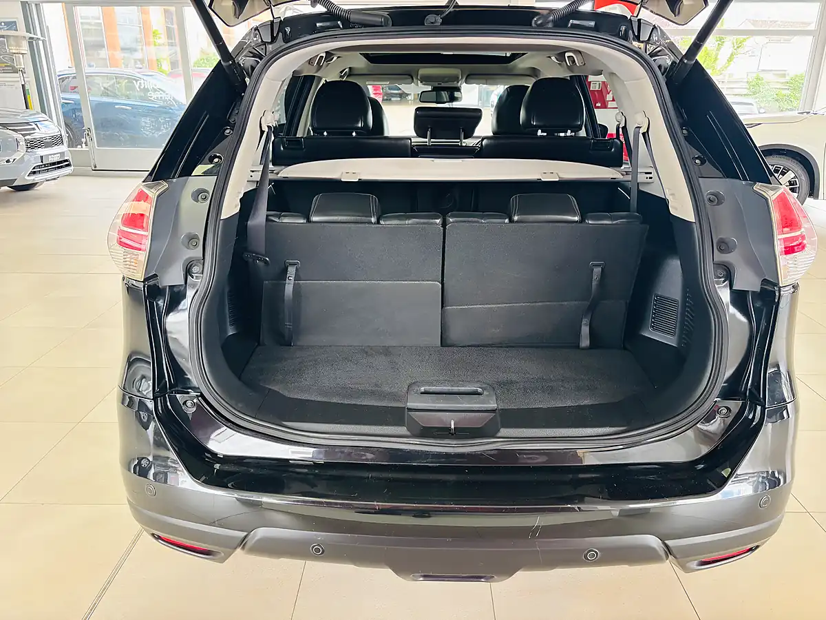 Used 2015 Nissan X-Trail Tekna Xtron Black - Interior and Exterior details 13