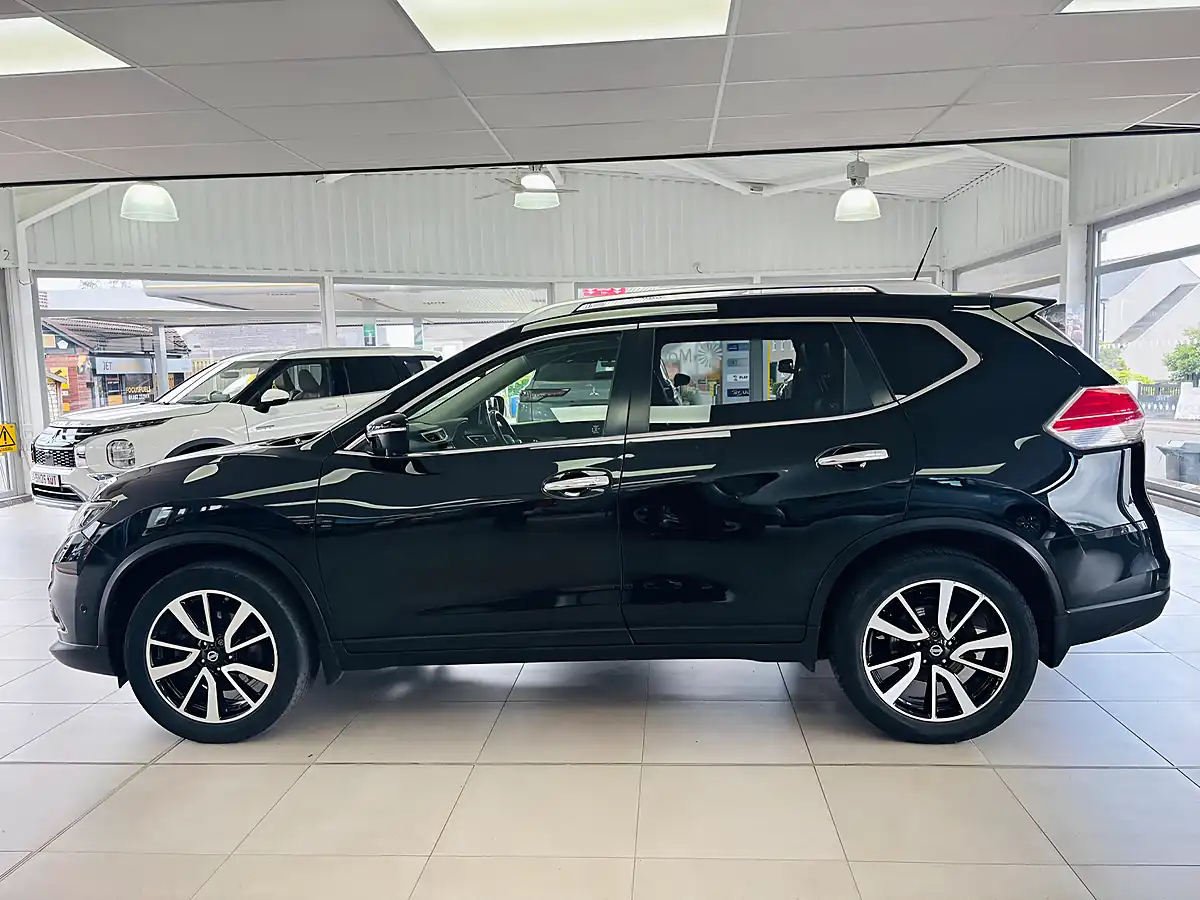 Used 2015 Nissan X-Trail Tekna Xtron Black - Interior and Exterior details 6