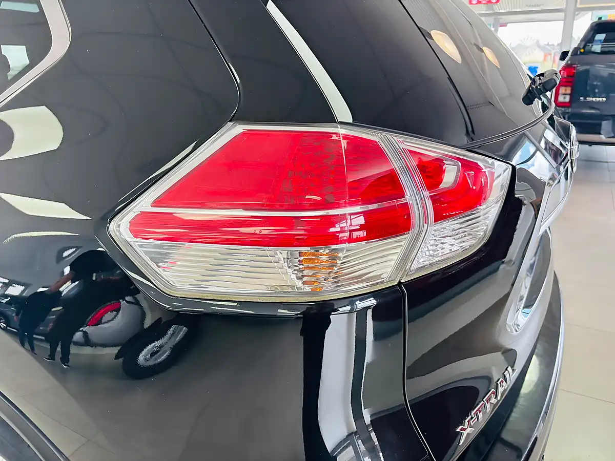 Used 2015 Nissan X-Trail Tekna Xtron Euro 6 Black - Interior and Exterior details 6