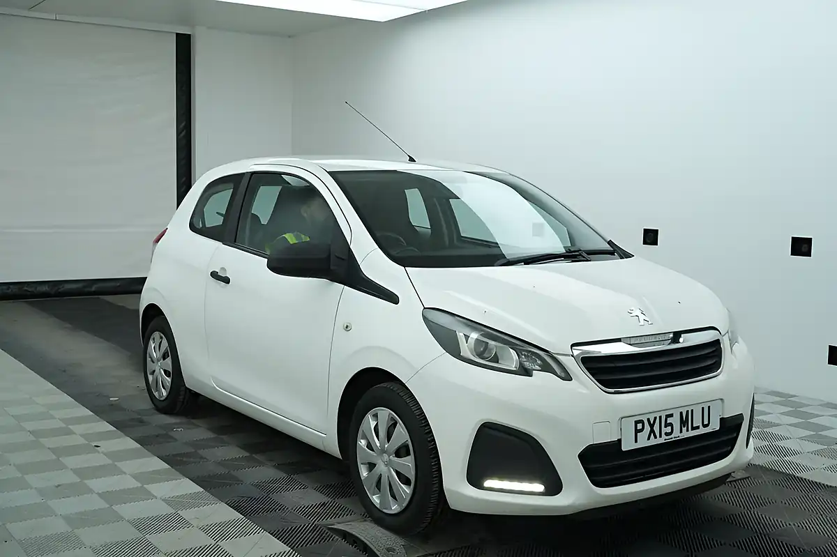 Used 2015 Peugeot 108 Access White - Front View