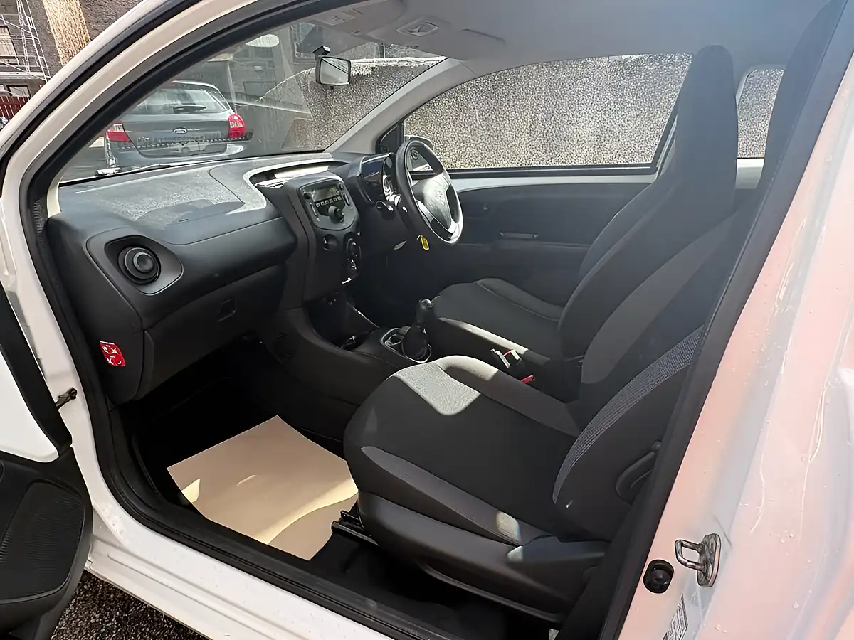 Used 2015 Peugeot 108 Access White - Interior and Exterior details 10