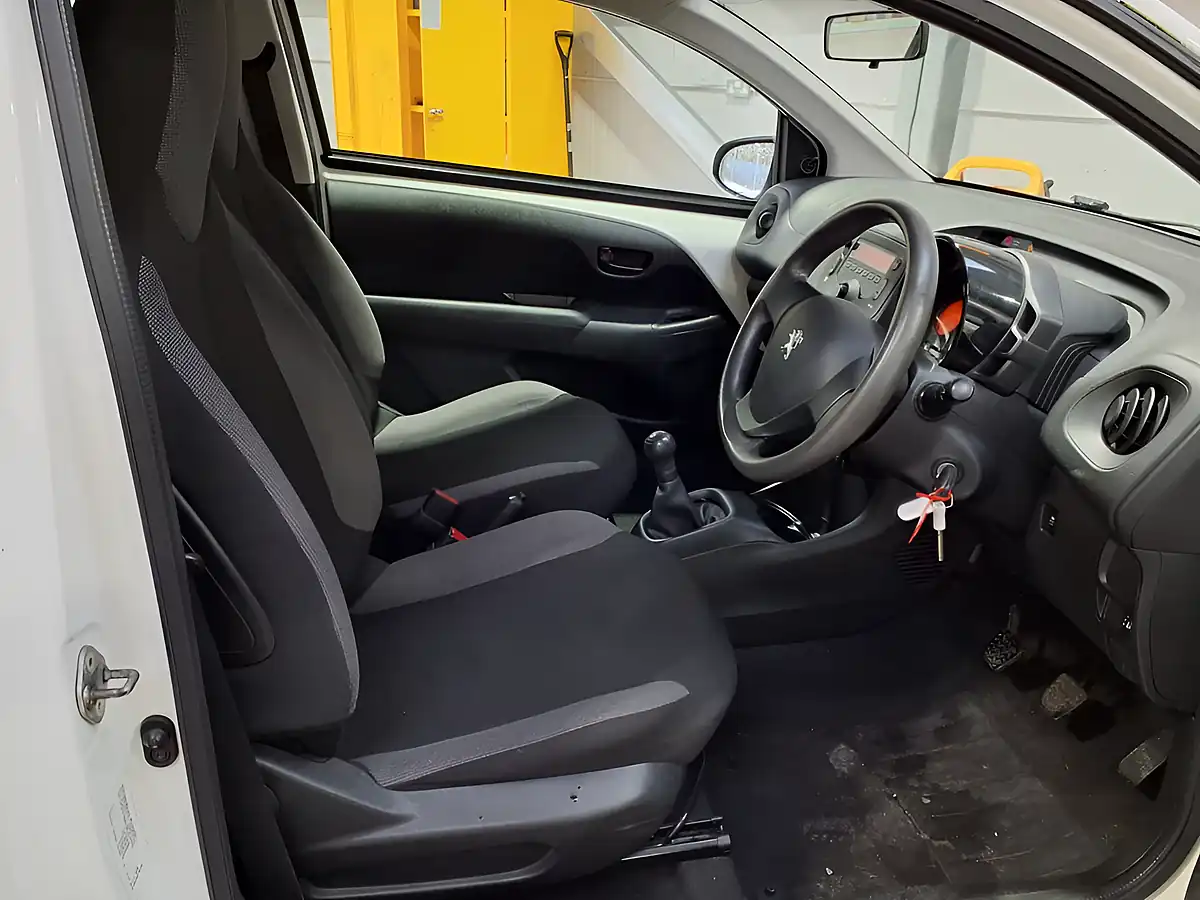 Used 2015 Peugeot 108 Access White - Interior and Exterior details 3