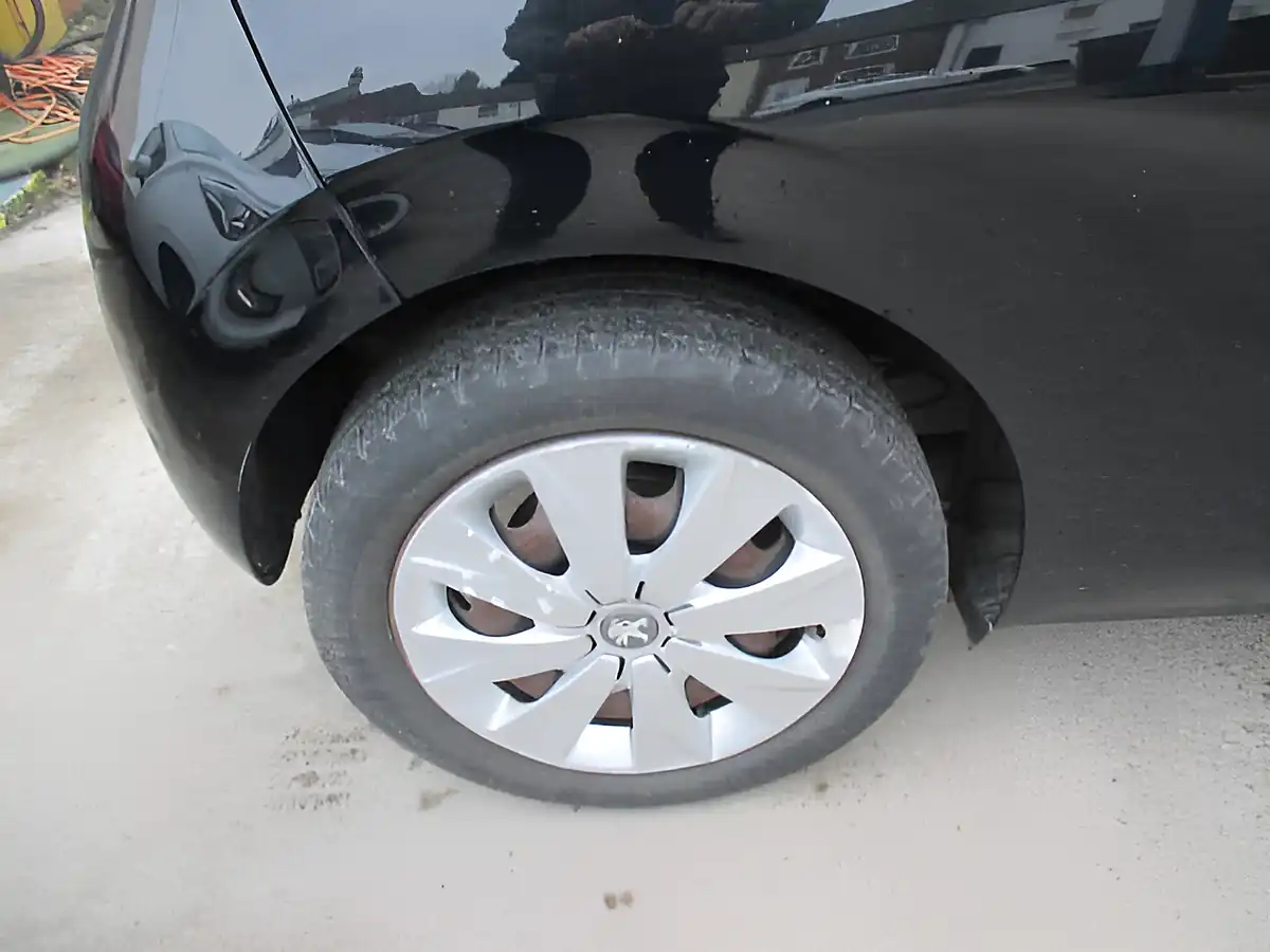 Used 2015 Peugeot 108 Active Black - Interior and Exterior details 6