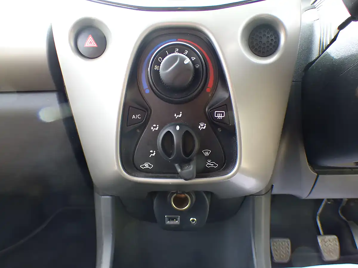 Used 2015 Peugeot 108 Active Purple - Interior and Exterior details 8