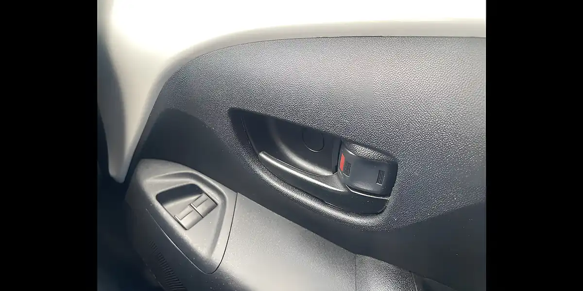 Used 2015 Peugeot 108 Active White - Interior and Exterior details 18