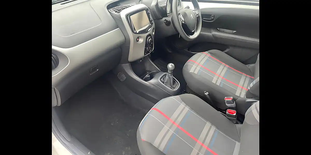 Used 2015 Peugeot 108 Active White - Interior and Exterior details 9