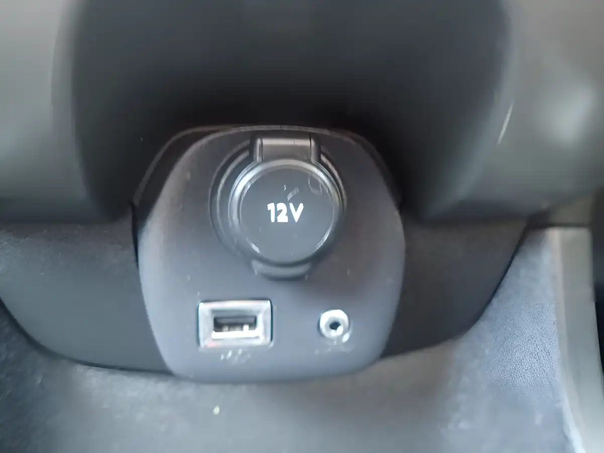 Used 2015 Peugeot 108 Active White - Interior and Exterior details 10