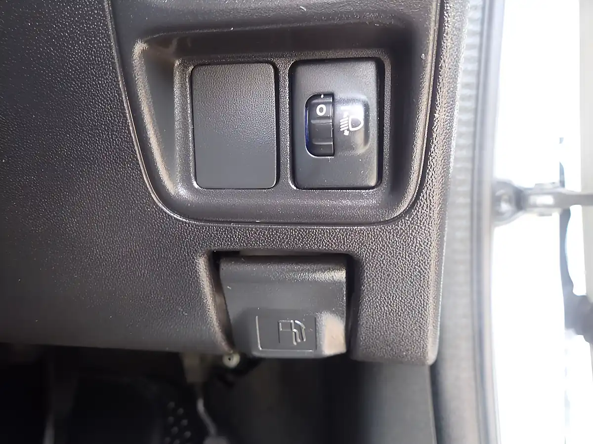 Used 2015 Peugeot 108 Active White - Interior and Exterior details 12