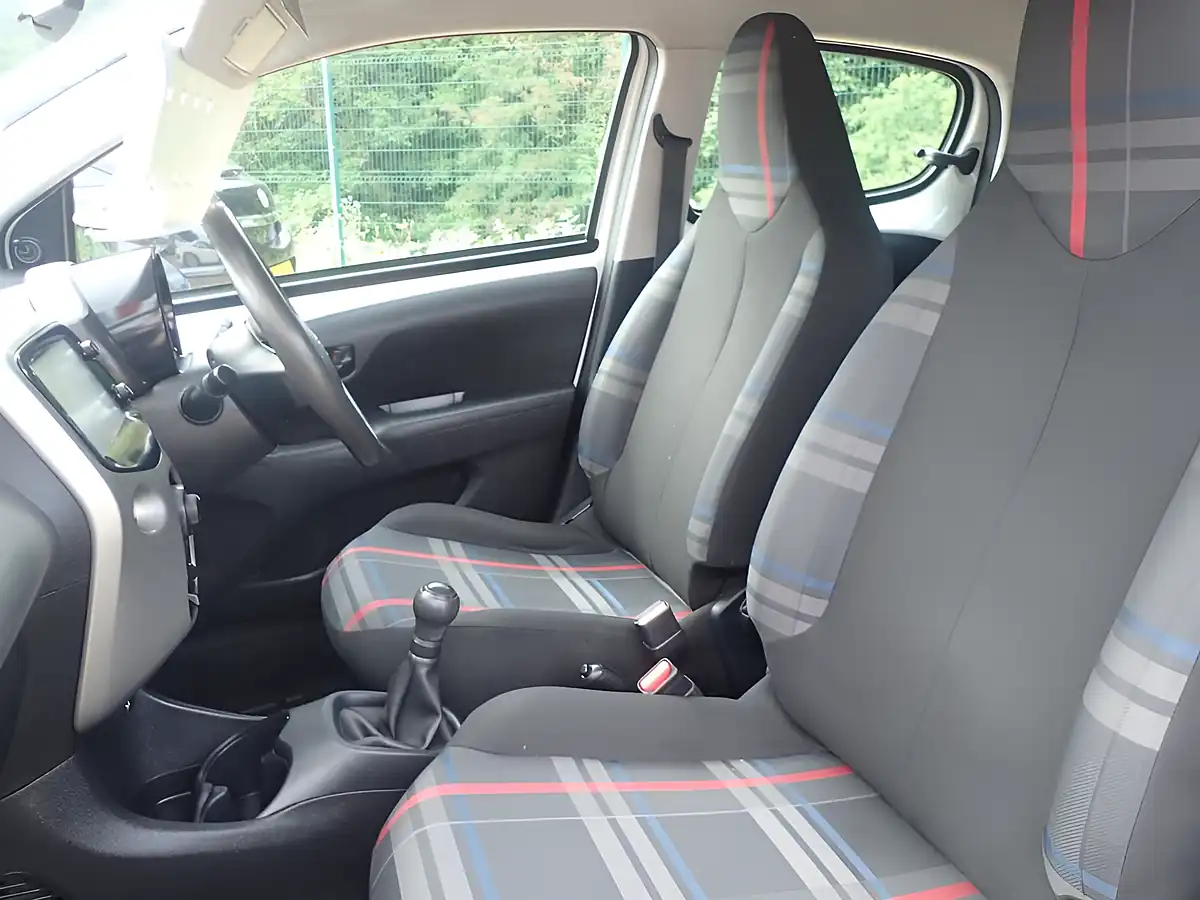 Used 2015 Peugeot 108 Active White - Interior and Exterior details 13