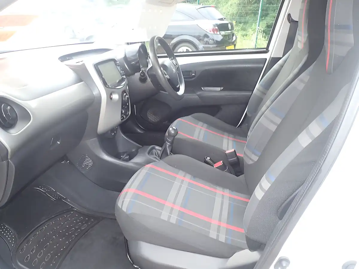 Used 2015 Peugeot 108 Active White - Interior and Exterior details 14