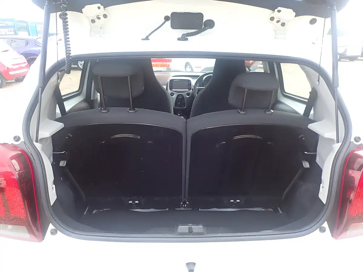 Used 2015 Peugeot 108 Active White - Interior and Exterior details 19