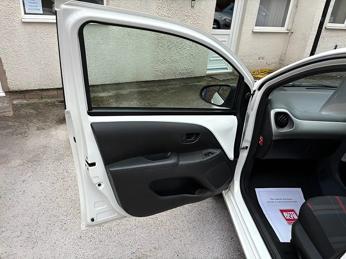 Used 2015 Peugeot 108 Active White - Interior and Exterior details 18