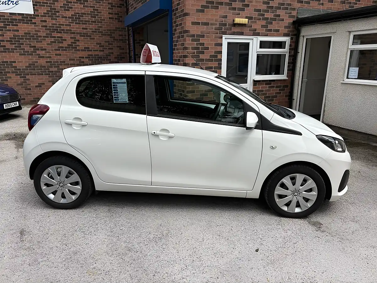 Used 2015 Peugeot 108 Active White - Interior and Exterior details 5