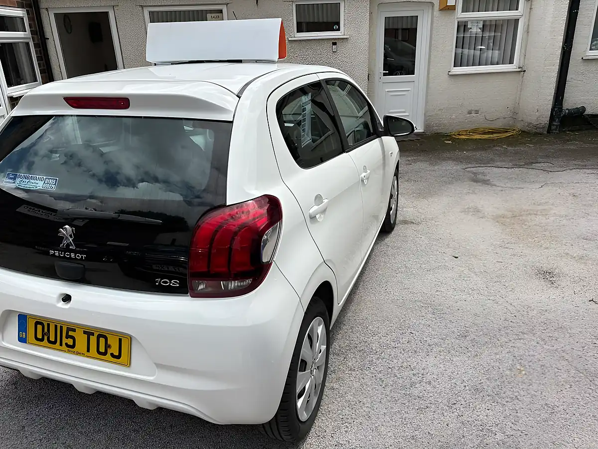 Used 2015 Peugeot 108 Active White - Interior and Exterior details 6