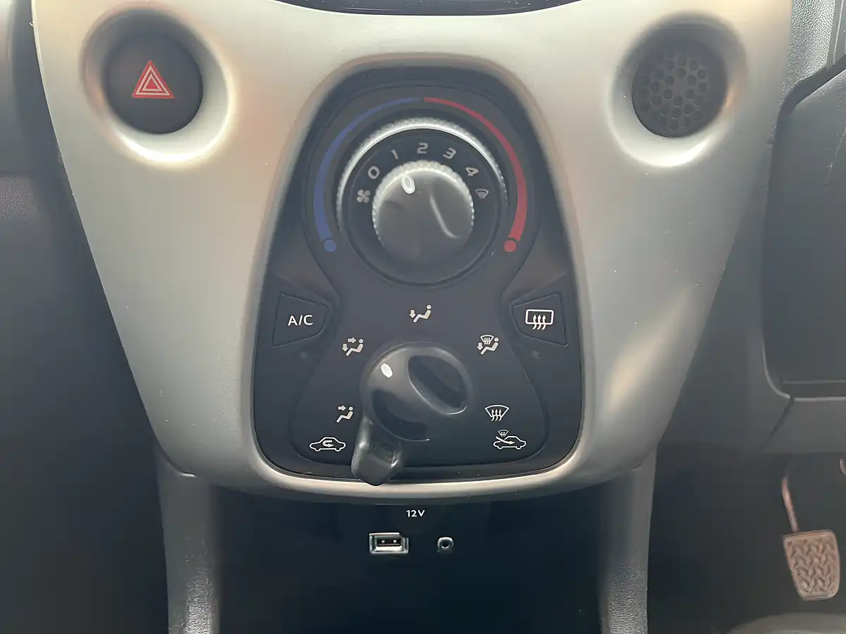 Used 2015 Peugeot 108 Active White - Interior and Exterior details 14