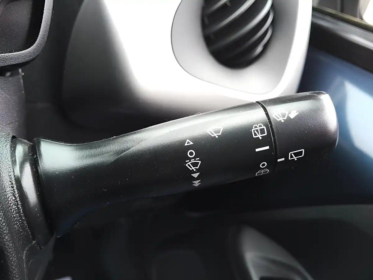 Used 2015 Peugeot 108 Allure Blue - Interior and Exterior details 19