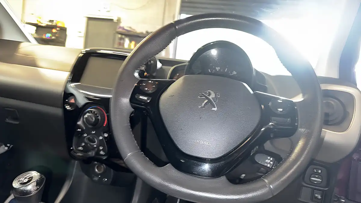 Used 2015 Peugeot 108 Allure Purple - Interior and Exterior details 11