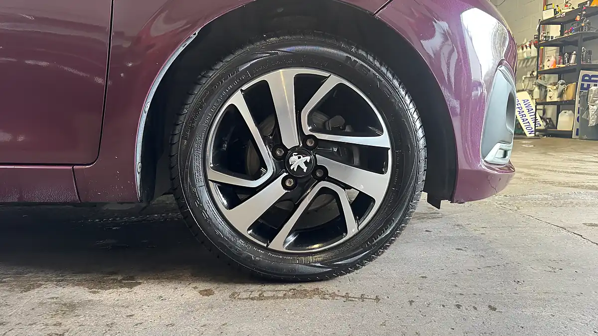 Used 2015 Peugeot 108 Allure Purple - Interior and Exterior details 13