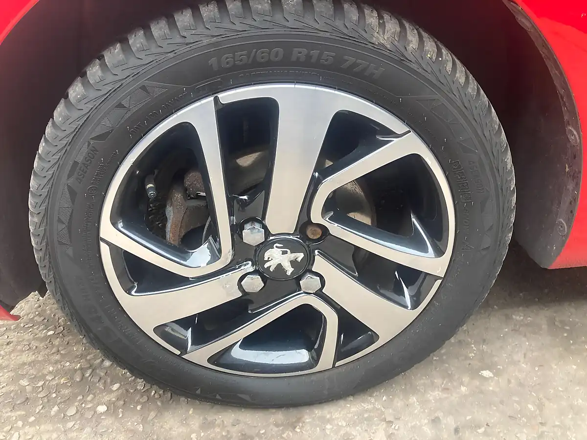 Used 2015 Peugeot 108 Allure Red - Interior and Exterior details 12