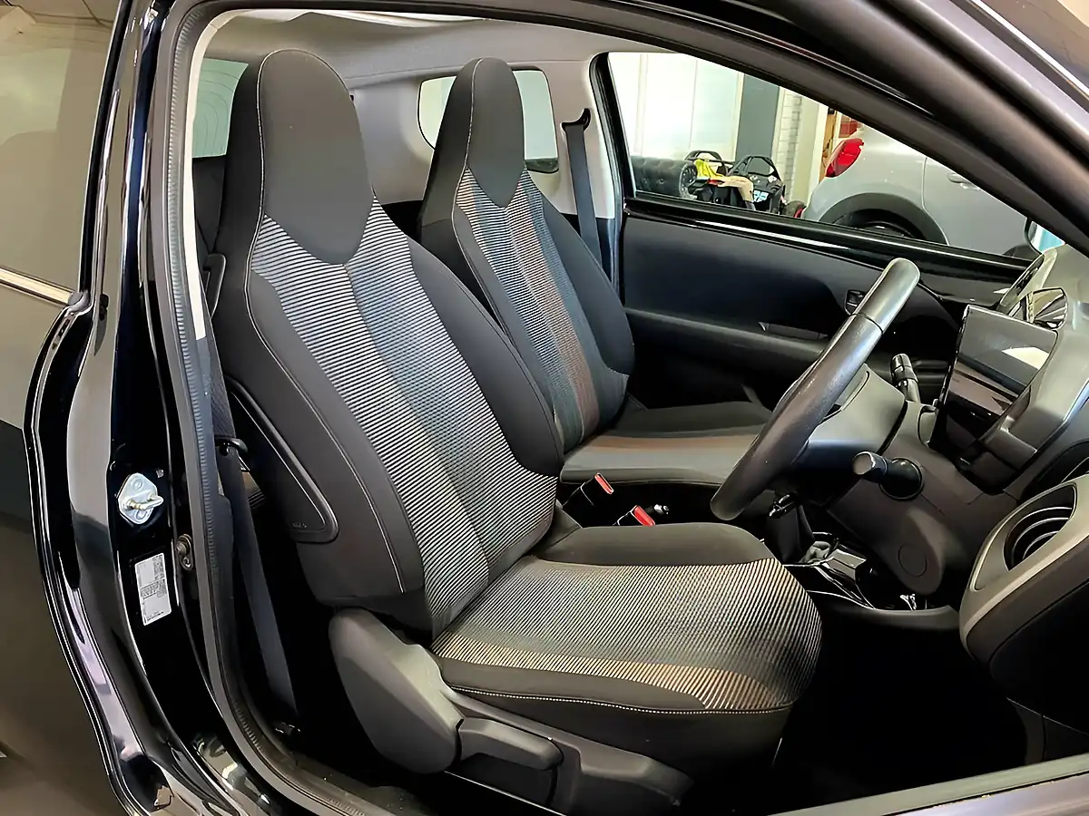 Used 2015 Peugeot 108 Allure Top Black - Interior and Exterior details 11