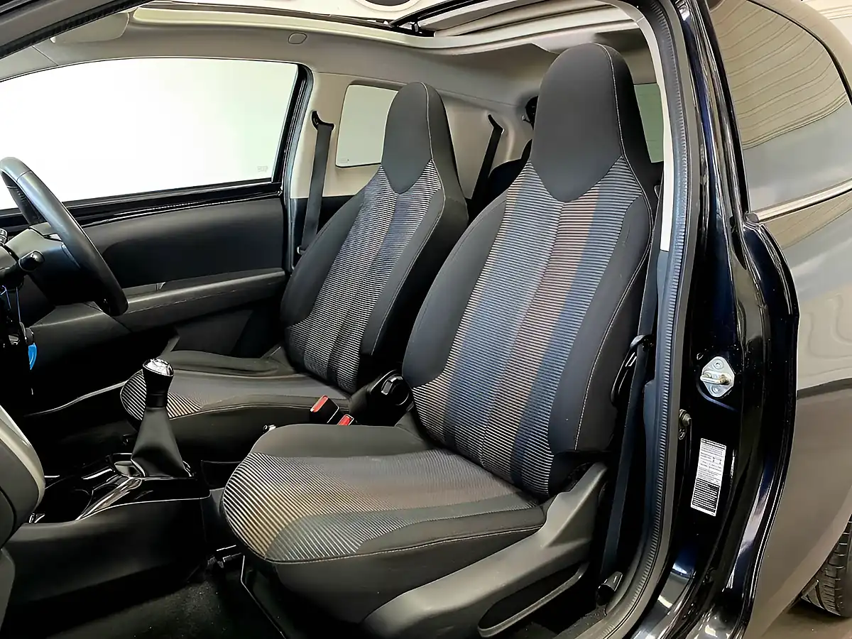 Used 2015 Peugeot 108 Allure Top Black - Interior and Exterior details 17