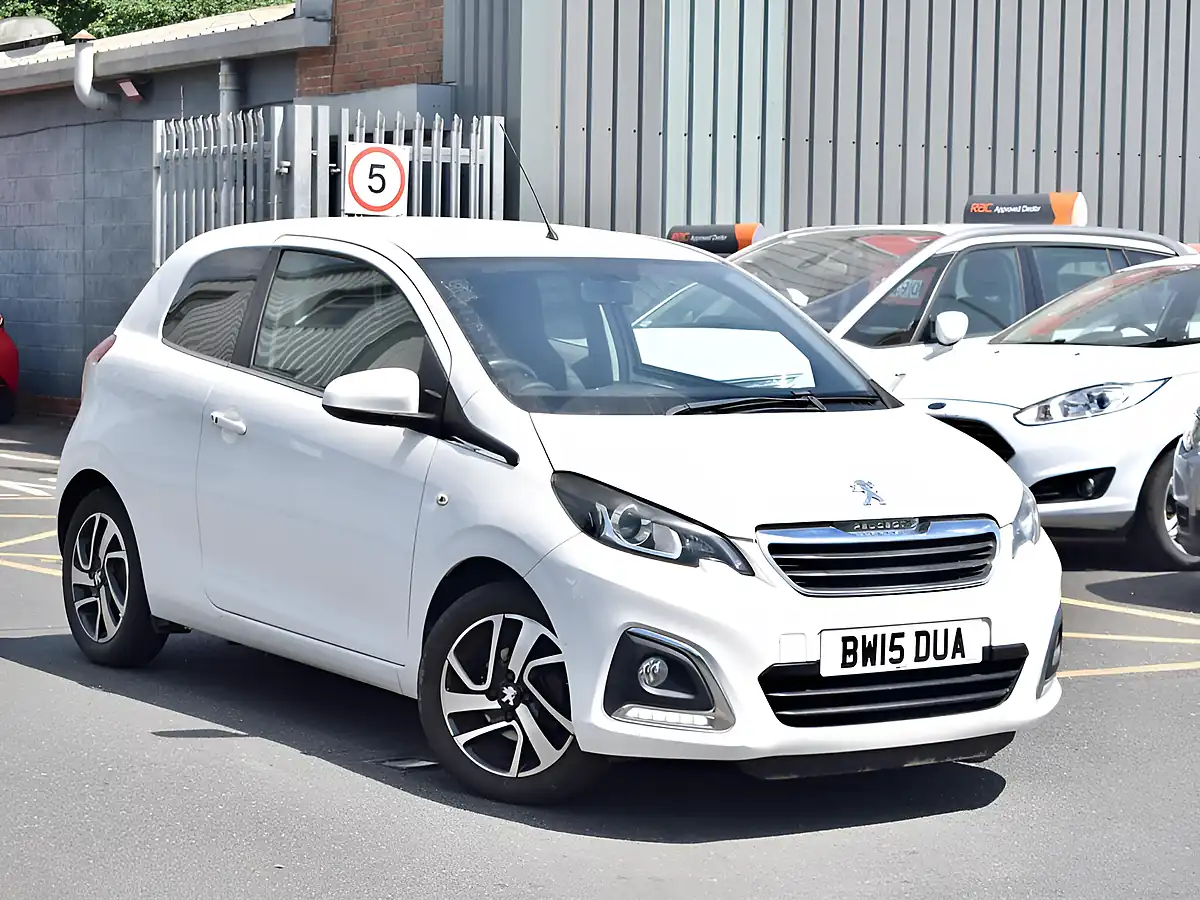 Used 2015 Peugeot 108 Allure White - Front View