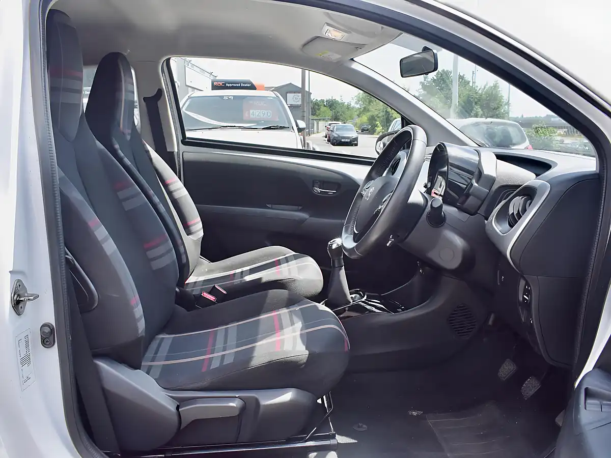 Used 2015 Peugeot 108 Allure White - Interior and Exterior details 10
