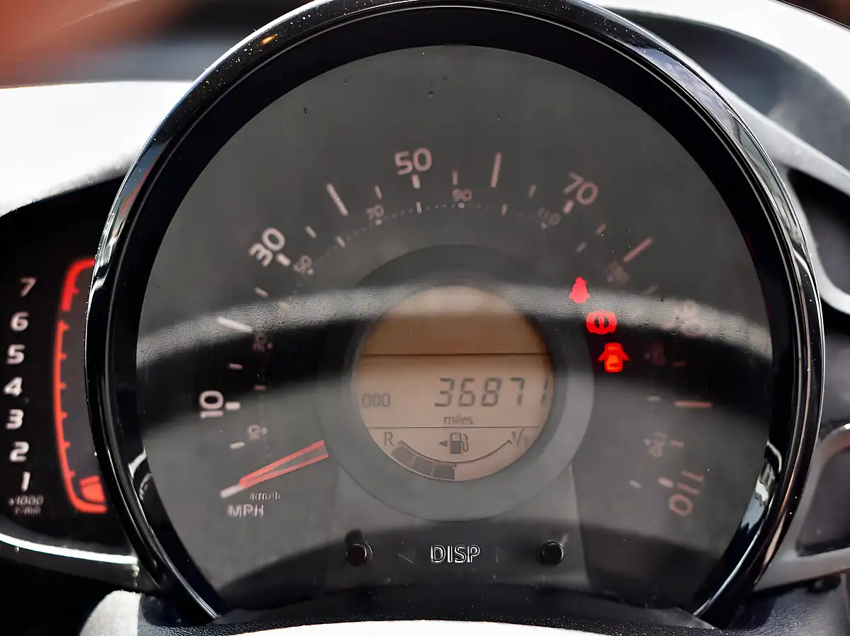 Used 2015 Peugeot 108 Allure White - Interior and Exterior details 12