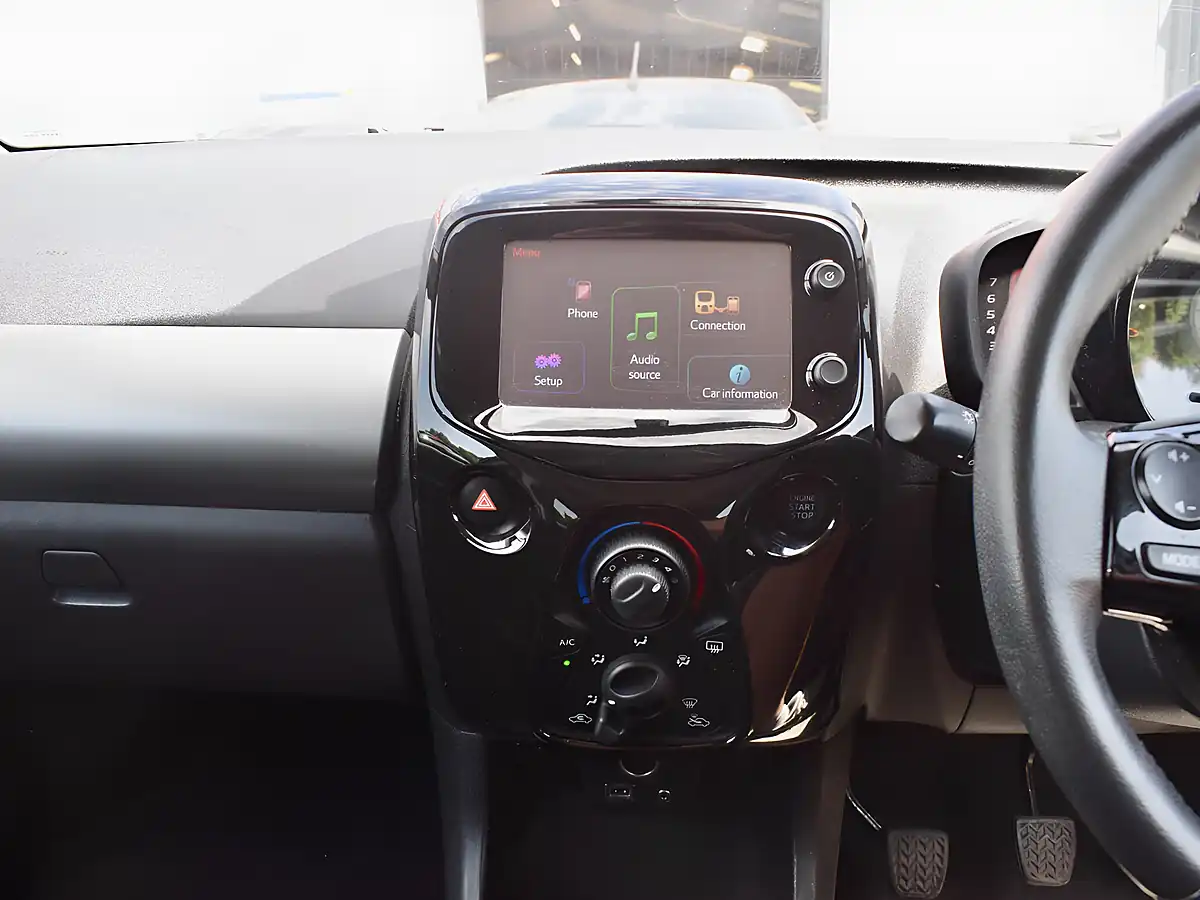 Used 2015 Peugeot 108 Allure White - Interior and Exterior details 13