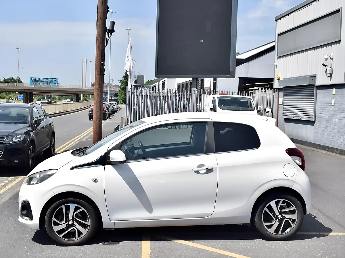 Used 2015 Peugeot 108 Allure White - Interior and Exterior details 4