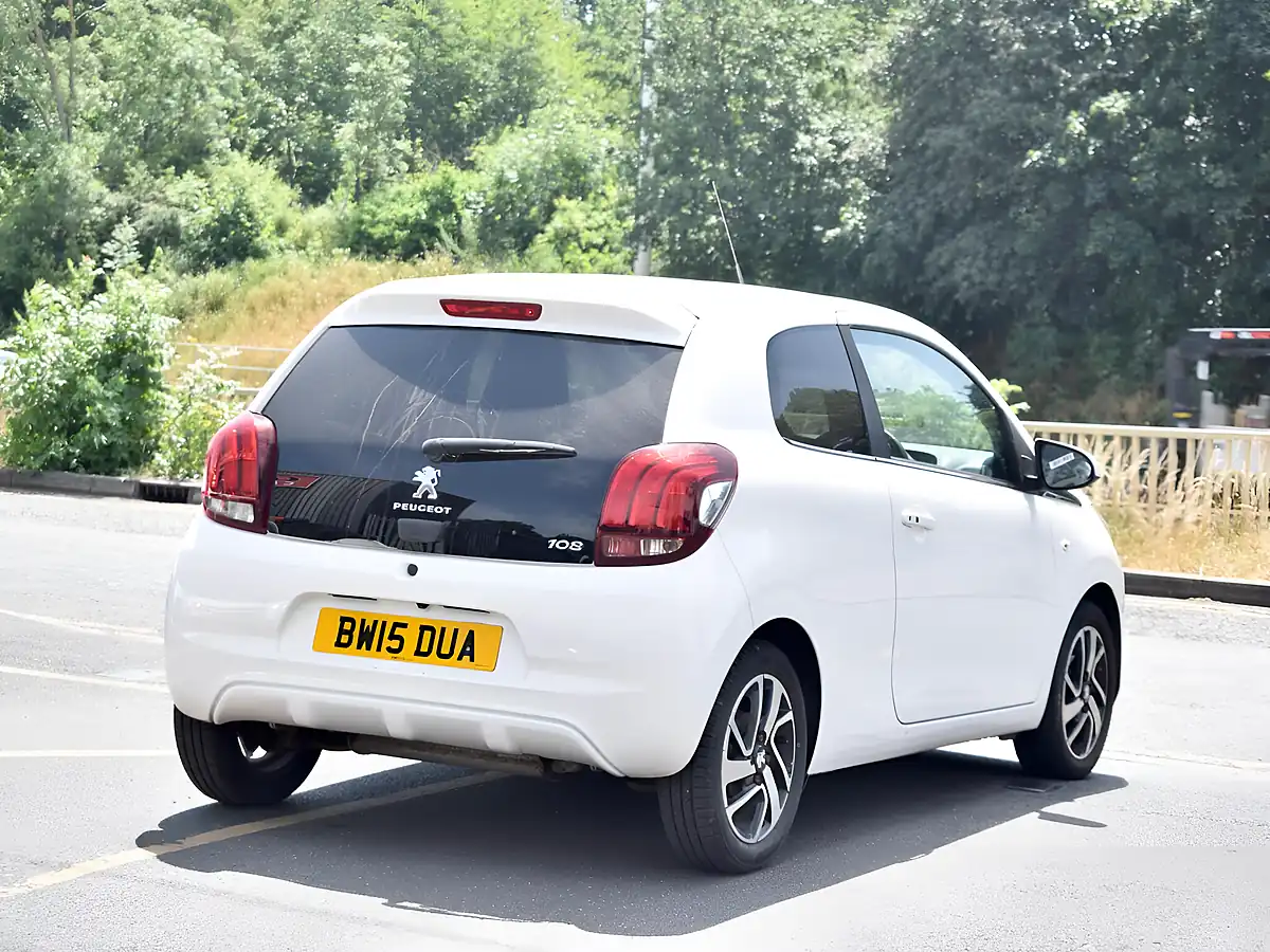 Used 2015 Peugeot 108 Allure White - Interior and Exterior details 7