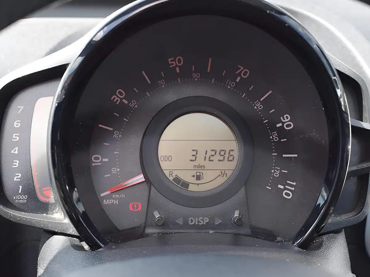 Used 2015 Peugeot 108 Roland Garros Top Black - Interior and Exterior details 16