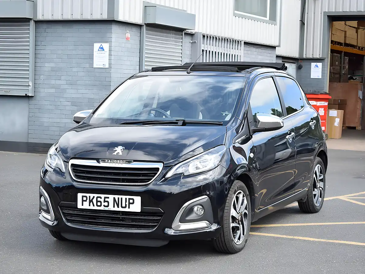 Used 2015 Peugeot 108 Roland Garros Top Black - Interior and Exterior details 3