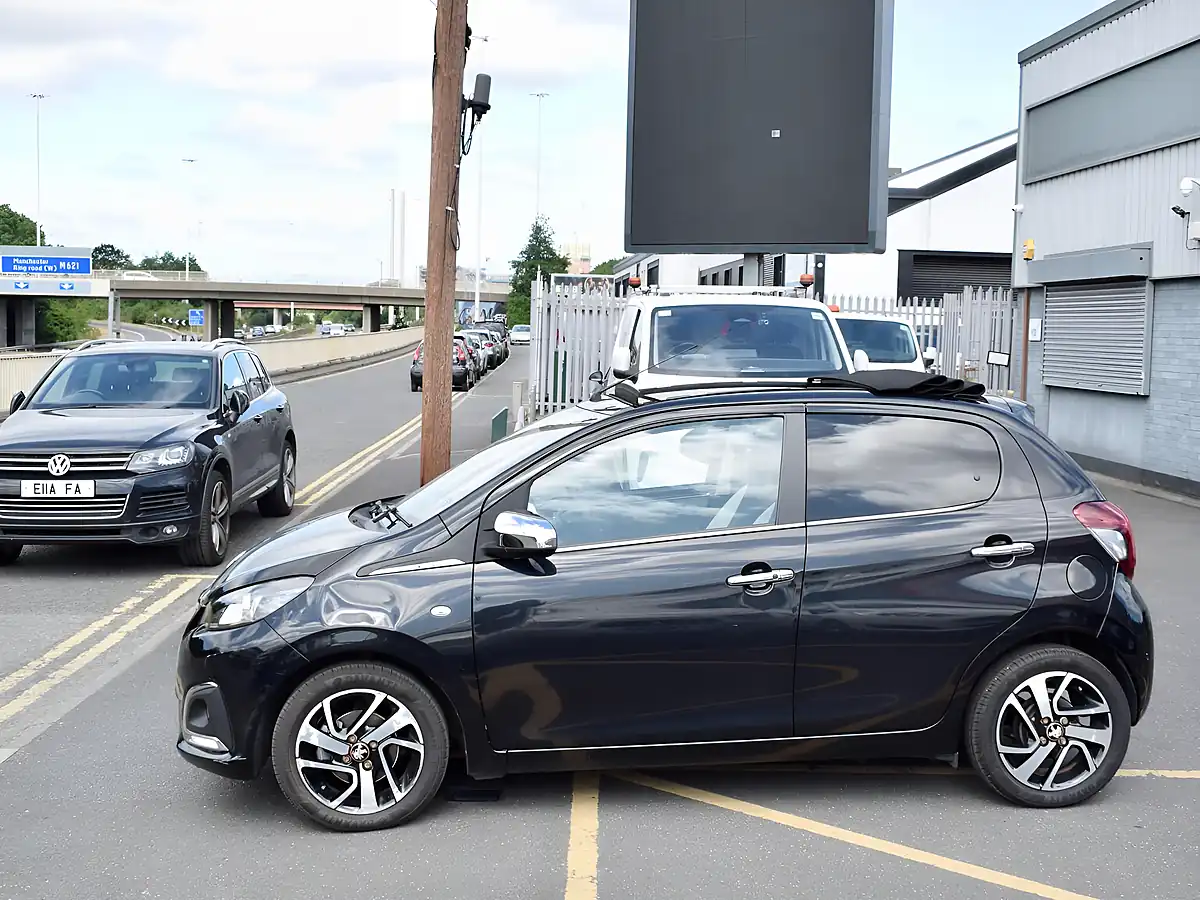 Used 2015 Peugeot 108 Roland Garros Top Black - Interior and Exterior details 4