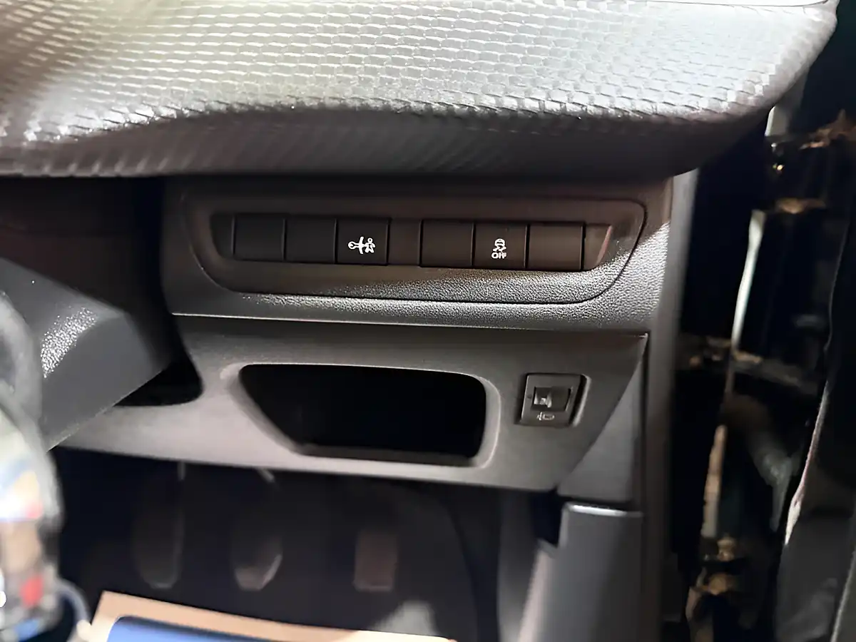 Used 2015 Peugeot 2008 Active Black - Interior and Exterior details 13