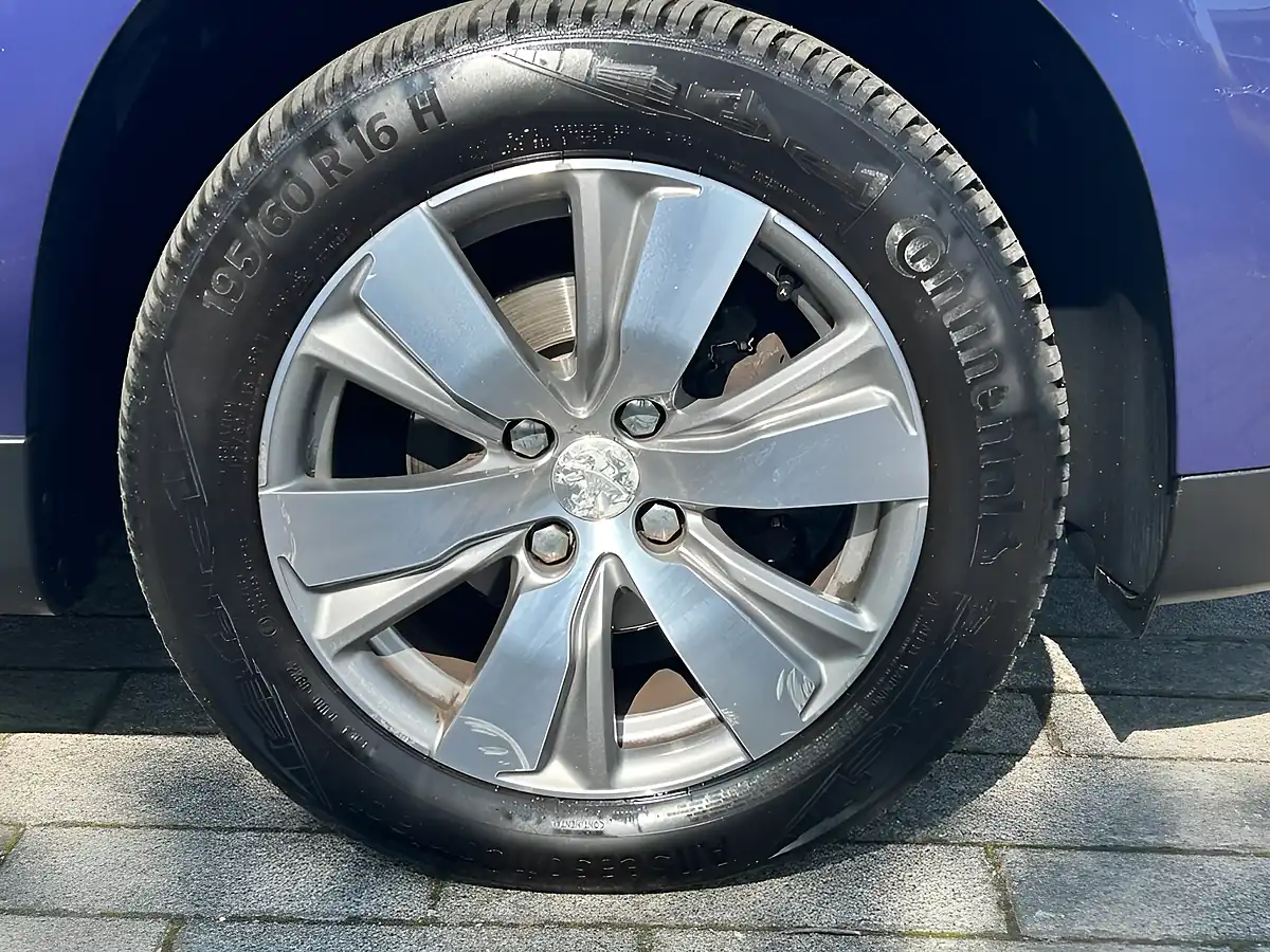 Used 2015 Peugeot 2008 Active Blue - Interior and Exterior details 19
