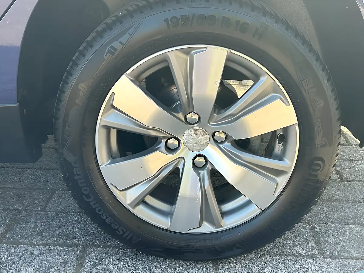 Used 2015 Peugeot 2008 Active Blue - Interior and Exterior details 4