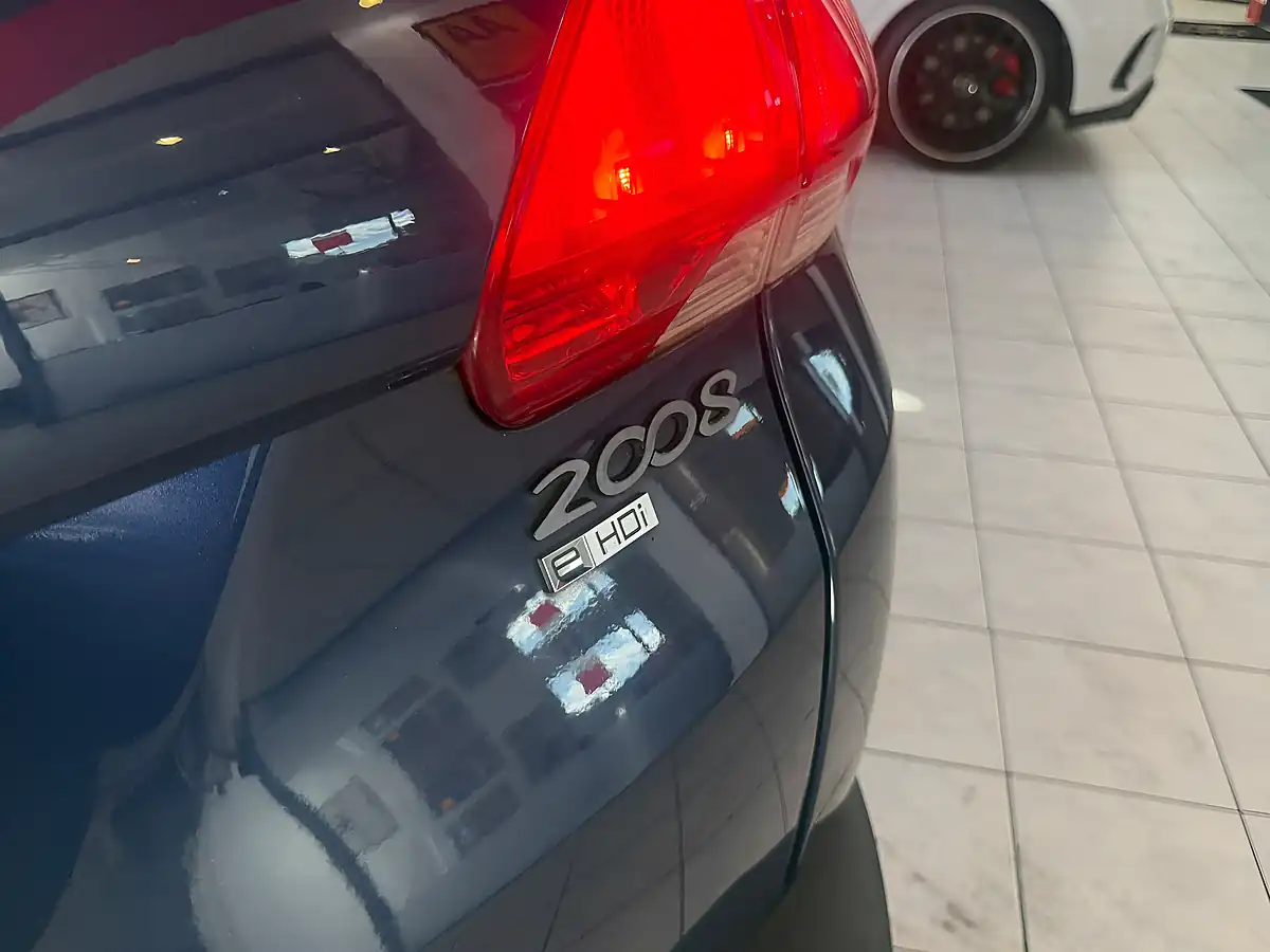 Used 2015 Peugeot 2008 Active Blue - Interior and Exterior details 11